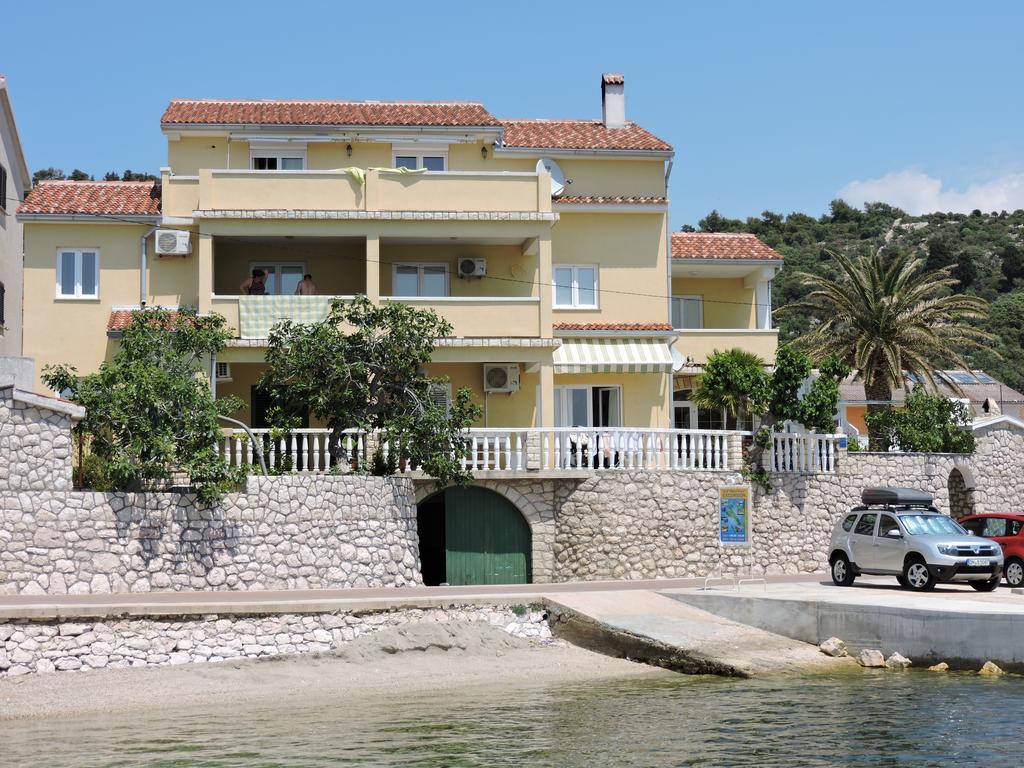 Captain'S Apartment Barbat na Rabu Bagian luar foto