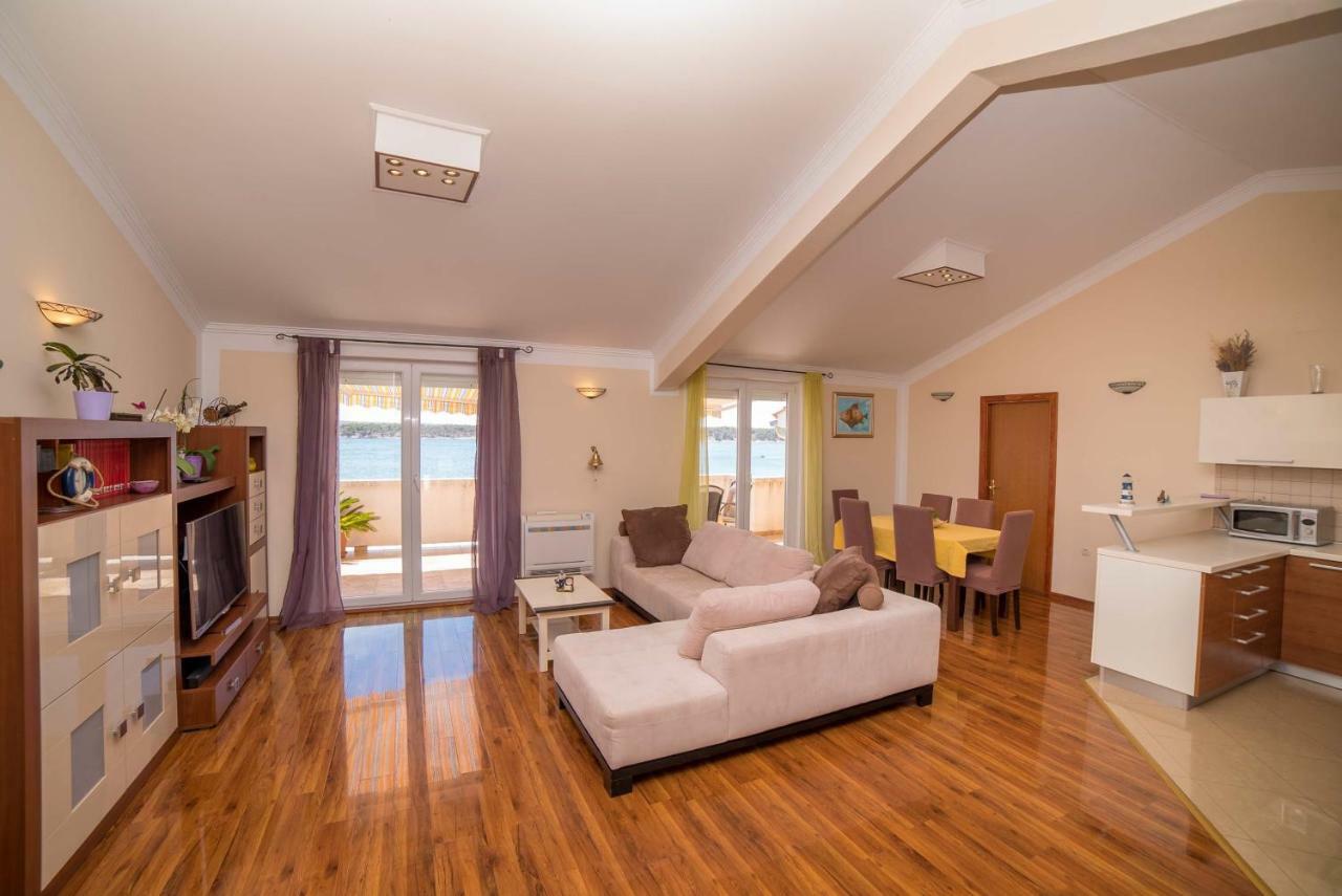 Captain'S Apartment Barbat na Rabu Bagian luar foto