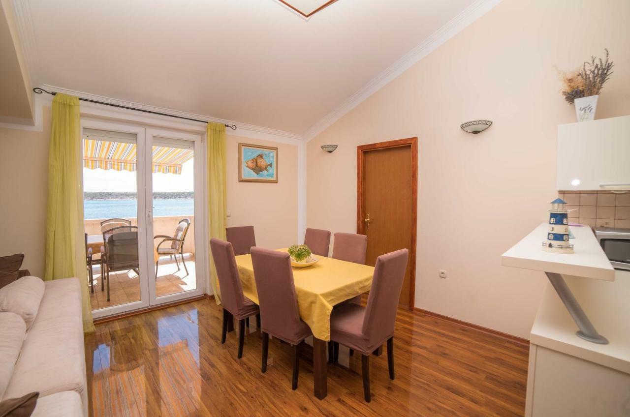 Captain'S Apartment Barbat na Rabu Bagian luar foto